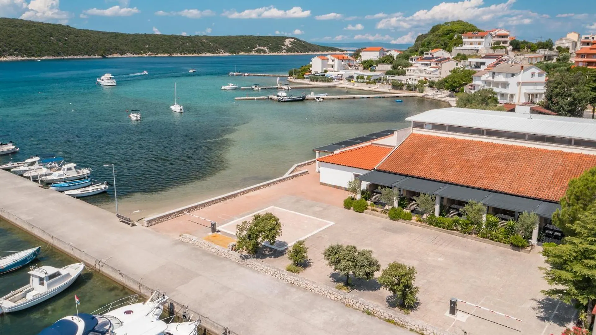 Seafront Apartments Tomi